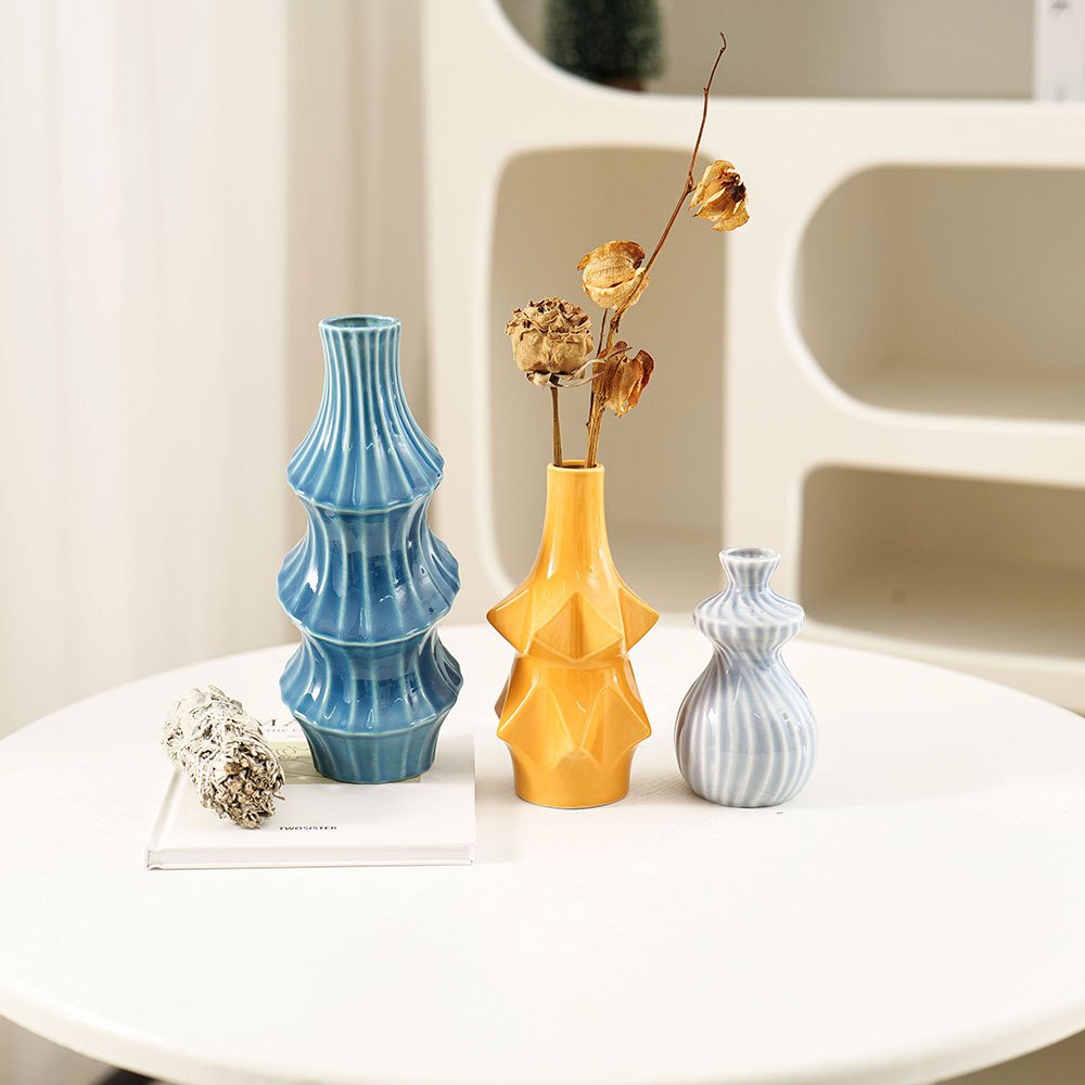 Three Ceramic Vases, Decorative Vases, a Classic Combination of Three Different Styles, Suitable for Parties, Celebrations, Holidays, Weddings, Home, Restaurants, Table Decorations, Aesthetic Rooms, Family, Seasonal Decor, And Various Holiday Gifts