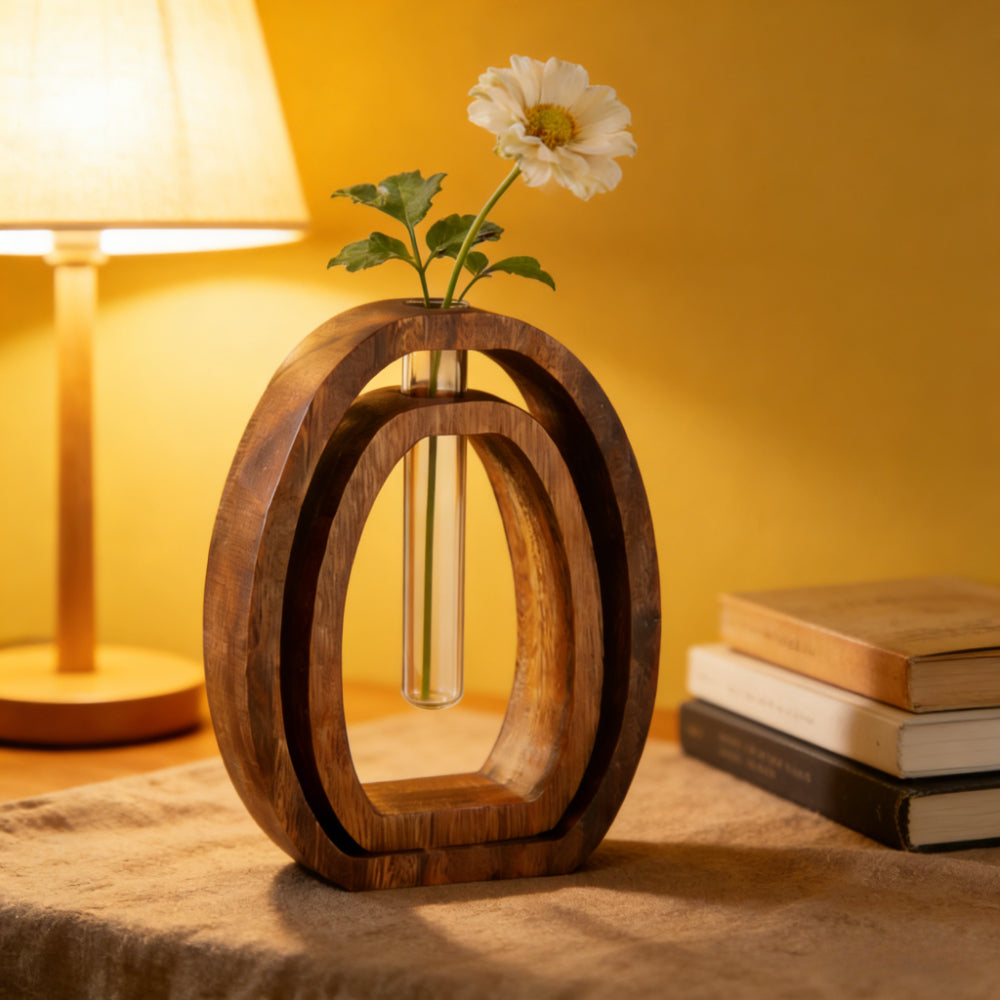 This Set of Four Hydroponic Plant Holders Made from Walnut Wood Features Two Round Geometric Bases And Two Glass Vases, Along with a Stylish Glass Flower Vessel for Desktop Use, Enhancing The Decor of Both Home And Office Environments